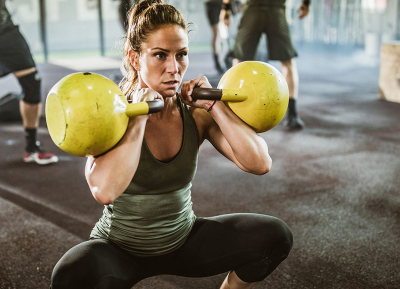 Bài tập Front Squat With Two Kettlebell


