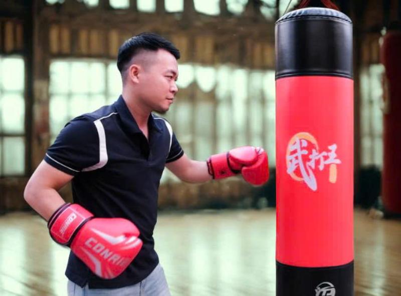 Combo đòn Muay Thái cùng trụ đấm boxing 
