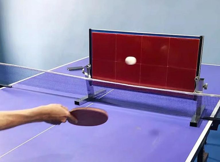 Tập đánh bóng bàn một mình với tấm phản xạ