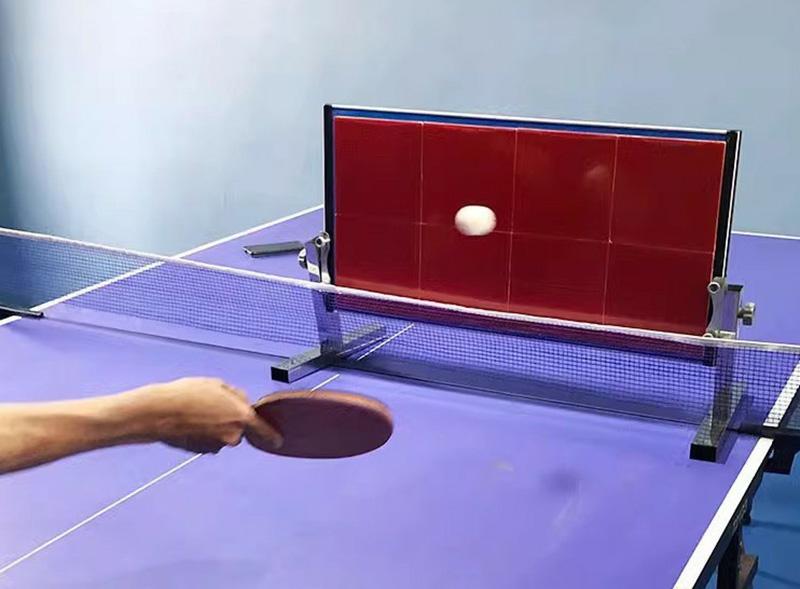Tập đánh bóng bàn một mình với tấm phản xạ