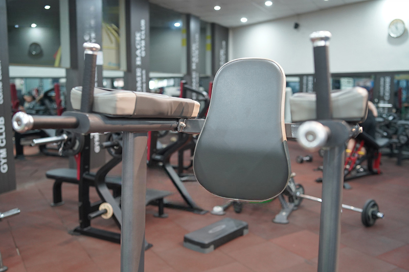 Đệm tì tay lưng được bọc da êm ái
