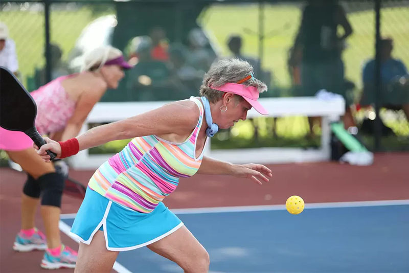 Người cao tuổi có chơi được Pickleball không và lưu ý cần biết 2 Người cao tuổi có chơi được Pickleball không