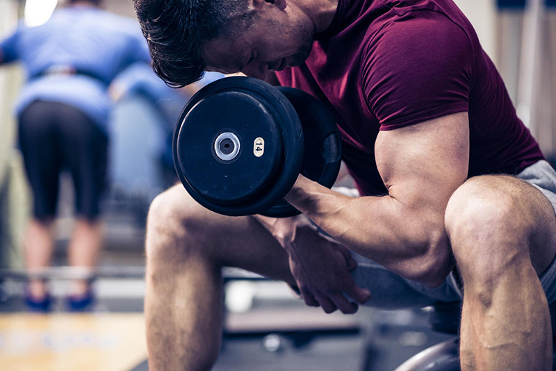 Tập Biceps Curls 
