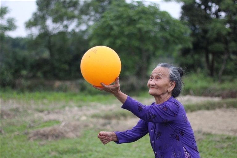 Nắm vững luật chơi giúp hạn chế mắc lỗi khi chơi bóng chuyền hơi