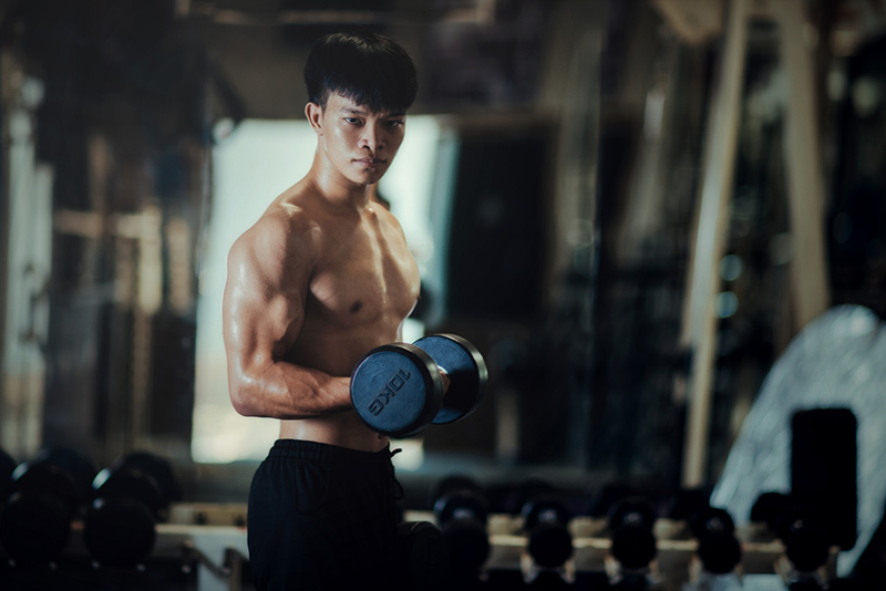 Nam nên tập tạ tay bao nhiêu kg? Cách chọn tạ phù hợp 2 Tập tạ tăng cường sức khỏe