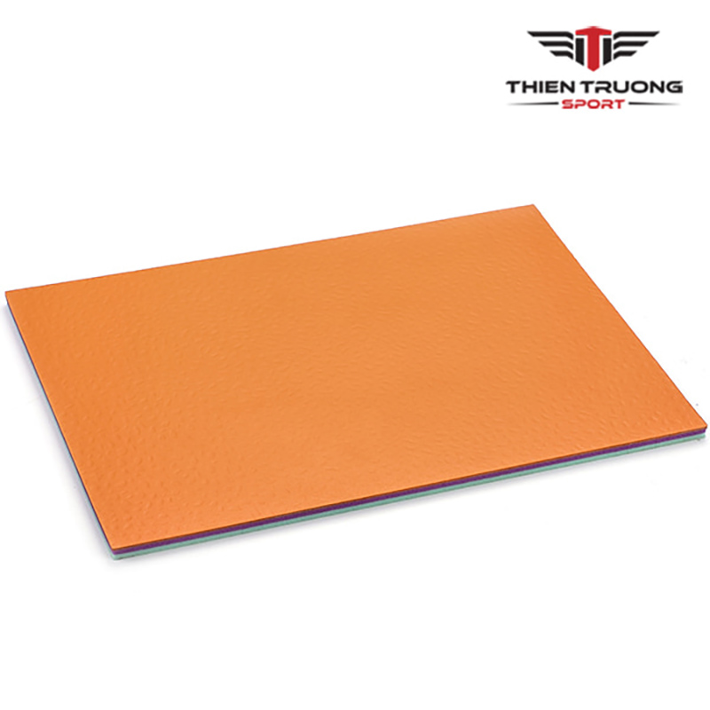 Thảm sân bóng chuyền được làm từ PVC nguyên chất không cháy