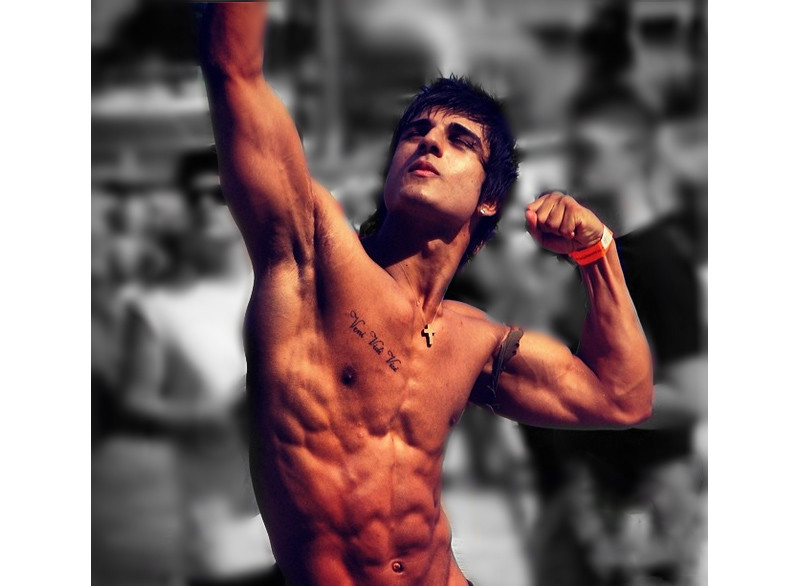 Zyzz là ai? Vì sao zyzz đã chết vẫn nổi tiếng trong giới thể hình? 4 Zyzz thường xuyên tập thể hình với cường độ cao để tăng cơ bắp