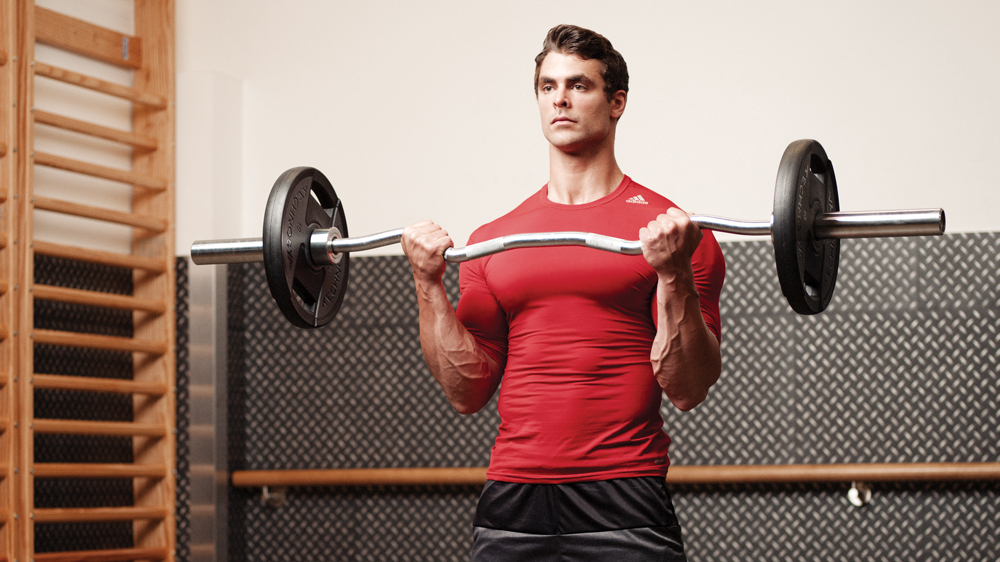 Bài tập EZ Bar Curl tăng hiệu quả phát triển cơ bắp tay trước