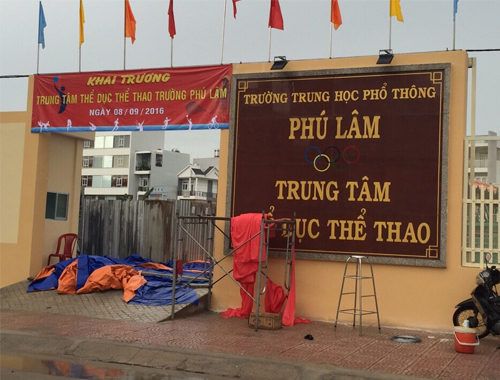 Thi công sân cầu lông tại Trường THPT Phú Lâm - TpHCM 1 Thi công sân cầu lông tại TP.HCM