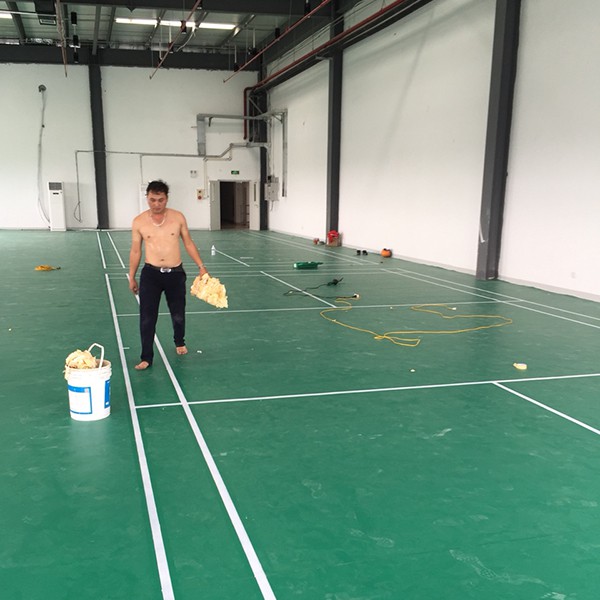 Thi công thảm thể thao 