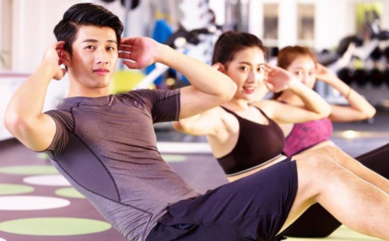 Tập cardio gập bụng co gối