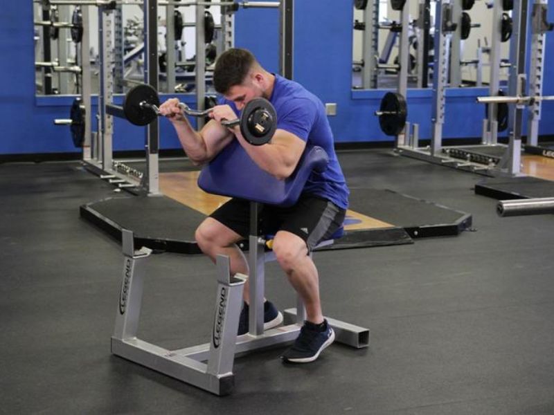 Tập Reverse Preacher Curl