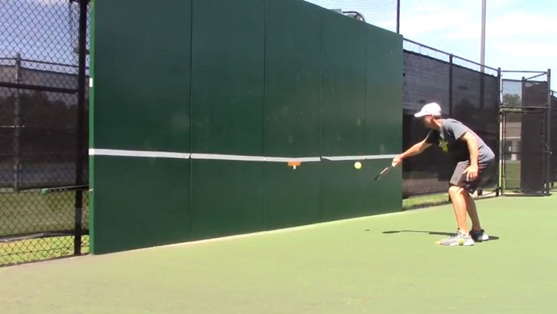 Bài tập pickleball với tường: Đập bóng đơn tay