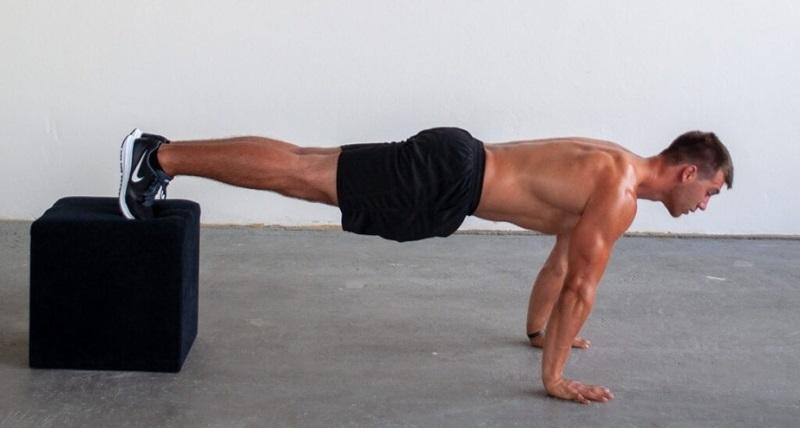 Push Up là gì? Hướng dẫn tập Push up cơ bản cho người mới 5 Bài tập Decline Push Up