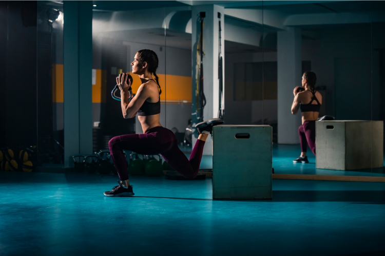 Bulgarian Split Squat trên hộp cao 