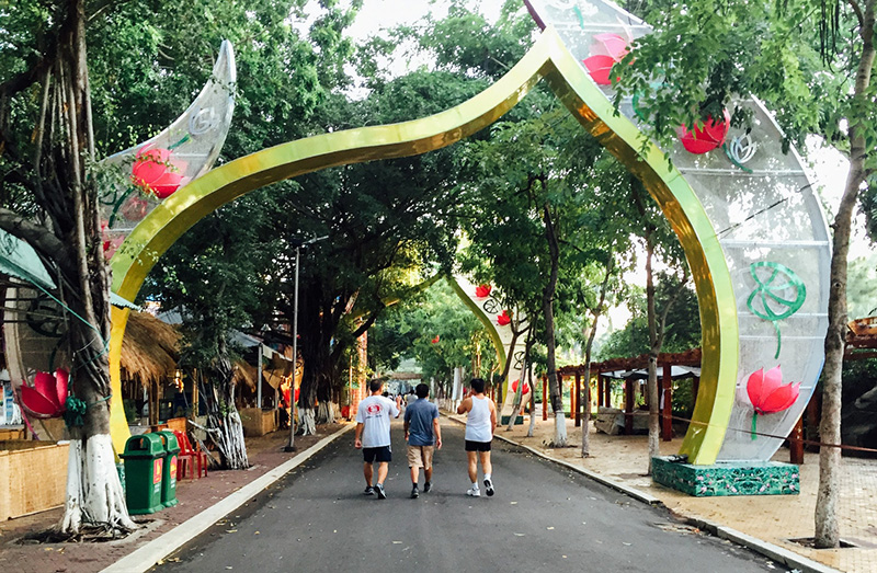 Chạy bộ tại công viên Đầm Sen
