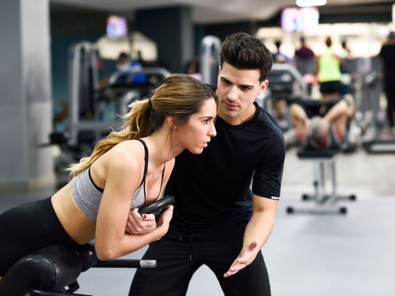Tập luyện với PT giúp bạn cải thiện cơ bắp và sức mạnh
