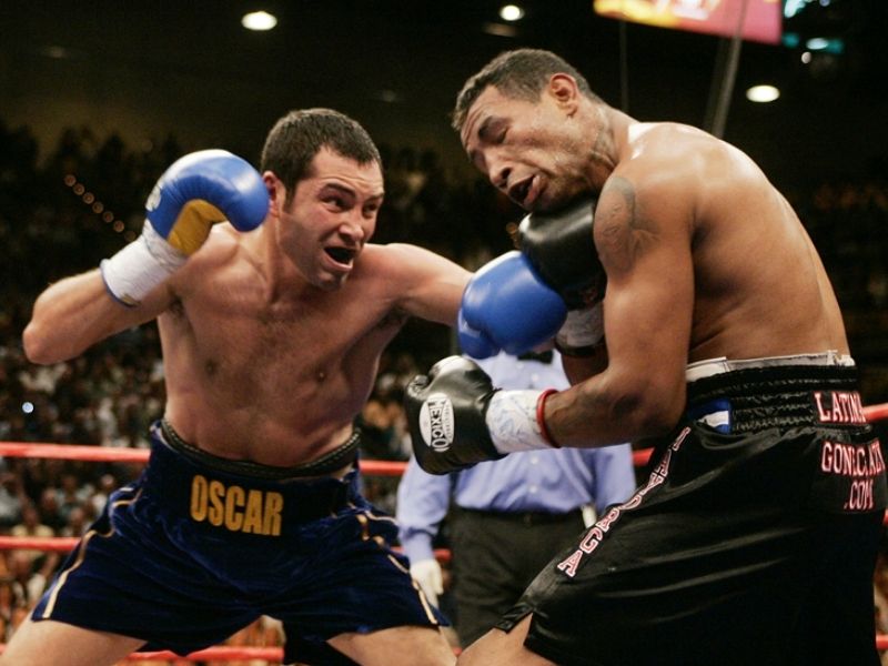 Cú móc trái trong boxing