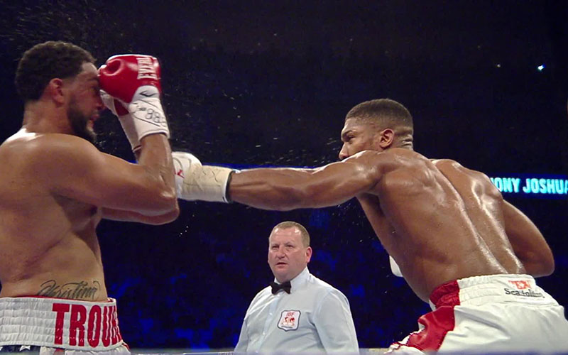 Overhand trong boxing là gì