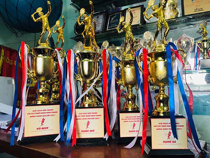 Cúp Tennis 6 Hình ảnh thực tế cúp tennis