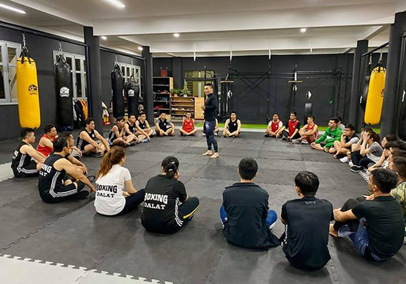 Địa chỉ học võ MMA ở TpHCM chất lượng và đông người tập Nhất 5 DOG Brothers Team Vietnam
