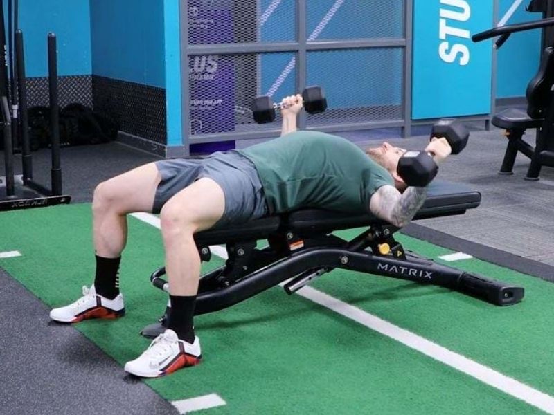 Tìm hiểu Dumbbell Fly là gì