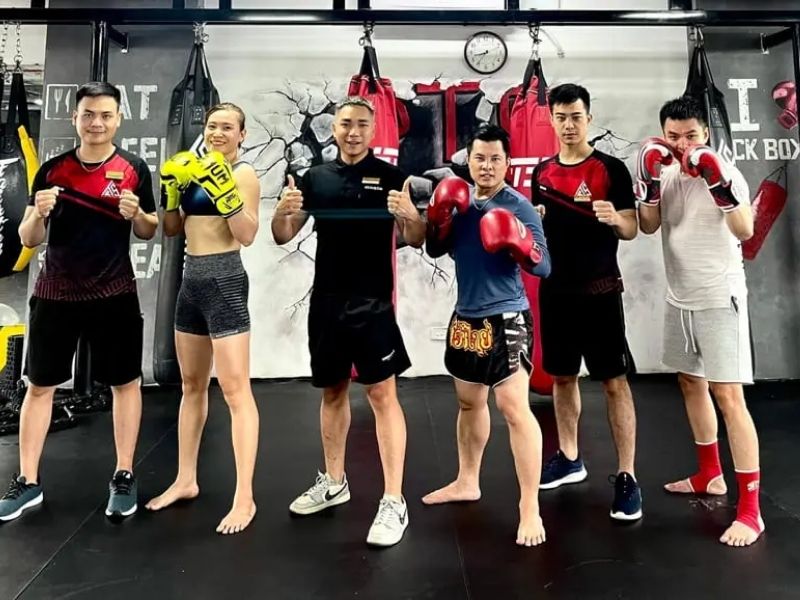 Chi phí học kickboxing theo nhóm sẽ rẻ hơn là huấn luyện 1:1