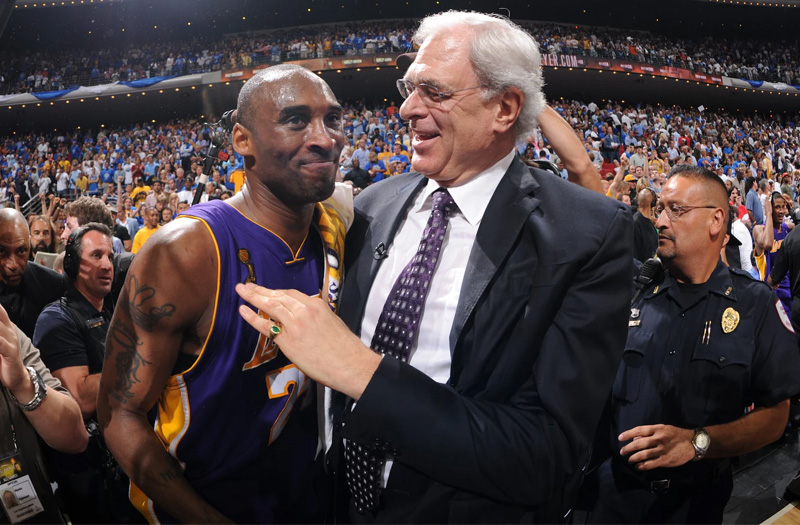 Huấn luyện viên bóng rổ Red Auerbach