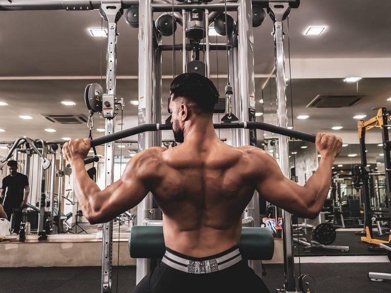 Các lỗi thường gặp cần tránh khi tập Wide Grip Lat Pulldown