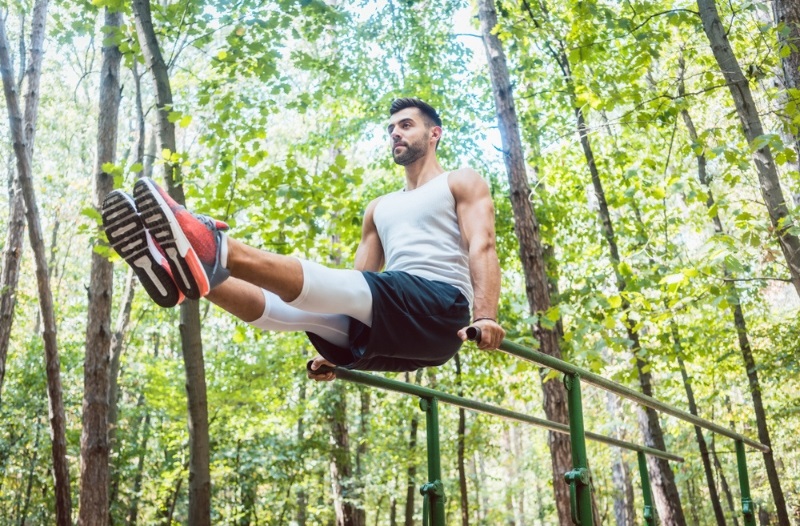 Hướng dẫn tập xà kép đúng cách, hiệu quả dành cho người mới