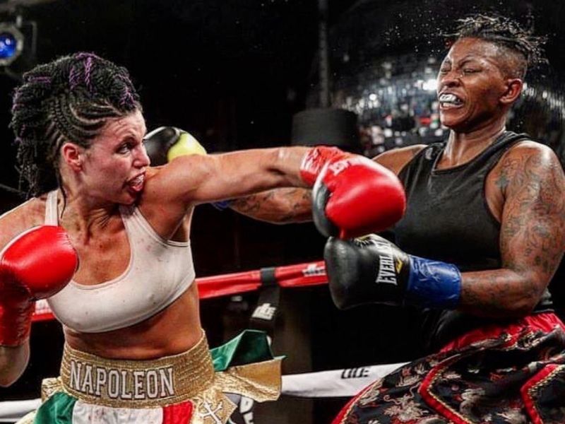 Các kiểu đấm móc trong boxing - nghệ thuật tấn công mạnh mẽ 3 Cú đấm móc chì là một trong những kiểu đấm móc trong boxing được ưa thích