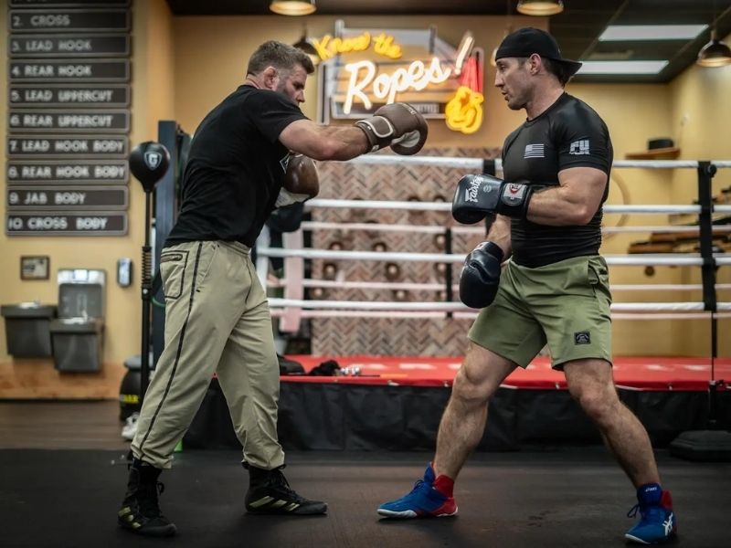 Các kiểu đấm móc trong boxing - nghệ thuật tấn công mạnh mẽ 8 Luyện tập để khắc phục các lỗi khi đấm móc
