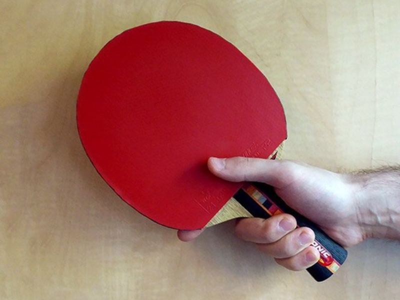 Cầm vợt kiểu Shakehand Grip 