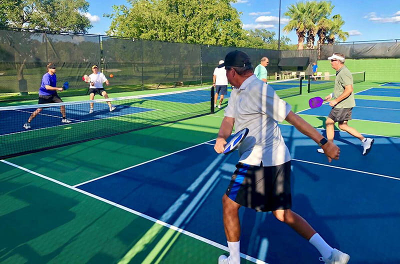 Tư thế chuẩn bị đánh pickleball