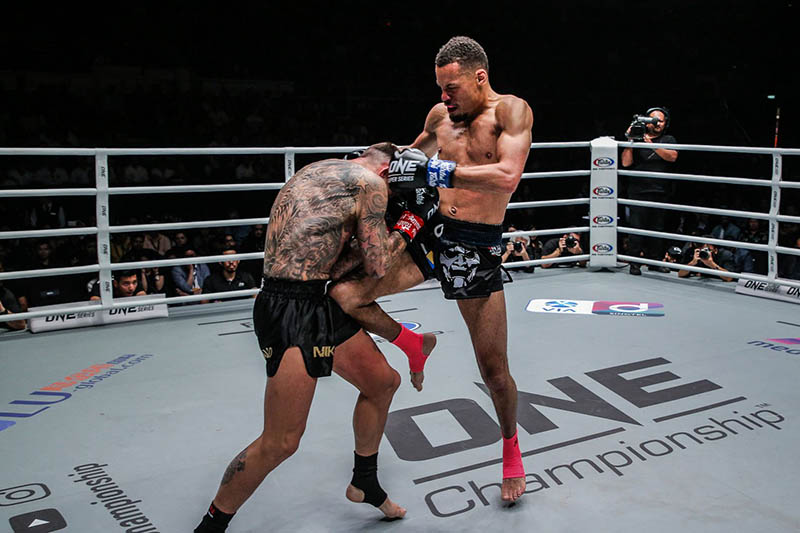 Lối đánh của Dutch Kickboxing thiên nhiều về sức mạnh