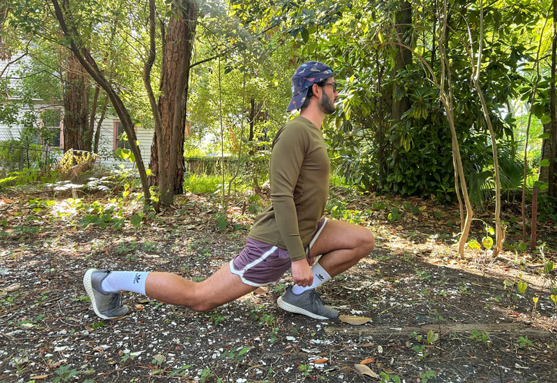 Duy trì khoảng cách giữa 2 chân đúng khi tập Split Squat 