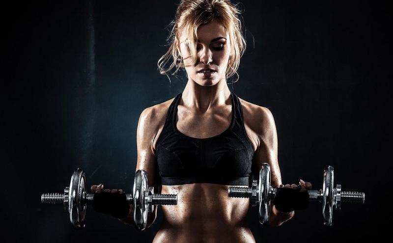 Những lưu ý khi tập tạ với gymer nữ 