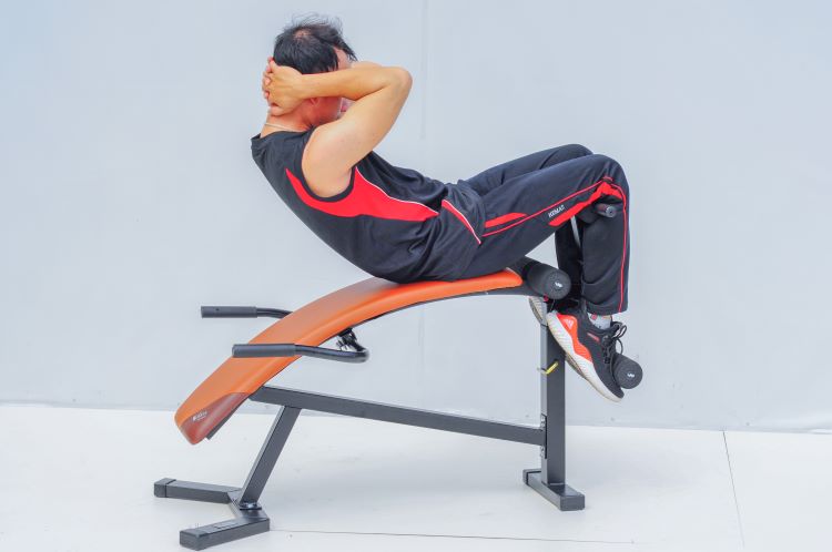 tập bụng với ghế cong