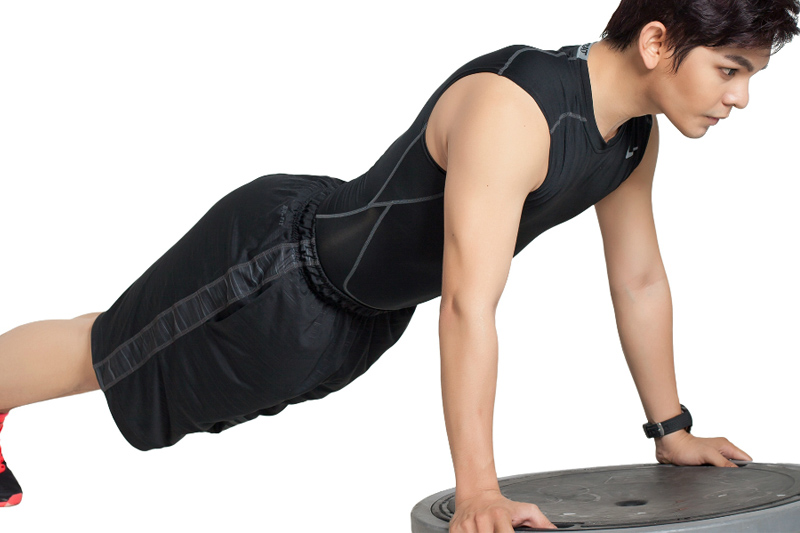 bài tập với bóng tập thăng bằng Bosu