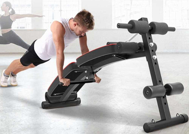 Bài tập hít đất với ghế tập bụng