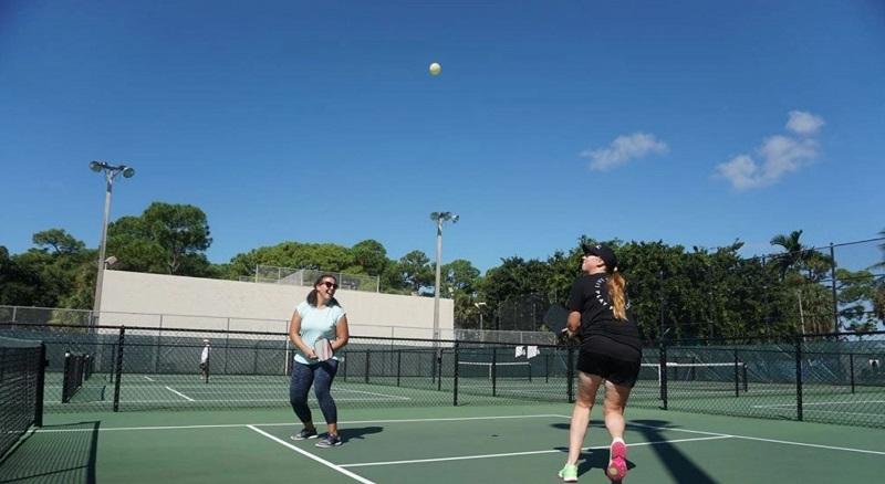 Hướng dẫn cách khắc phục lỗi đánh bóng pickleball ra ngoài 3 Hậu quả của lỗi đánh bóng pickleball ra ngoài sân