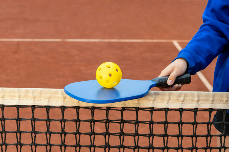 Kiểm tra kỹ chất lượng vợt pickleball trước khi mua 