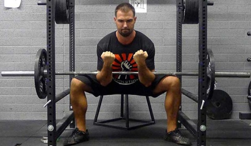 Zercher Squat là gì? Cách tập hiệu quả tốt nhất cho người mới 4 Zercher Squat tập trung hông