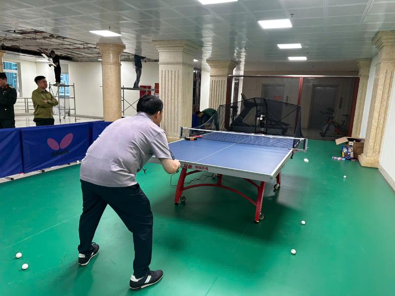 Top 9 bài tập với máy bắn bóng bàn từ cơ bản đến nâng cao 1 Tập với máy bắn bóng bàn cùng bài tập giật bóng xoáy lên 3 điểm