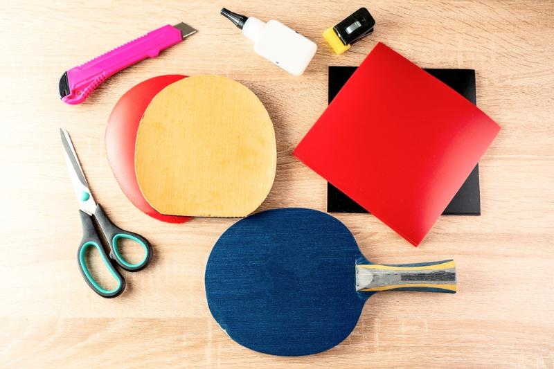 Cách quấn cán vợt bóng bàn chuẩn, tăng độ bám, thoải mái 3 Không vệ sinh cẩn thận trước khi quấn cán vợt dễ nhanh bong
