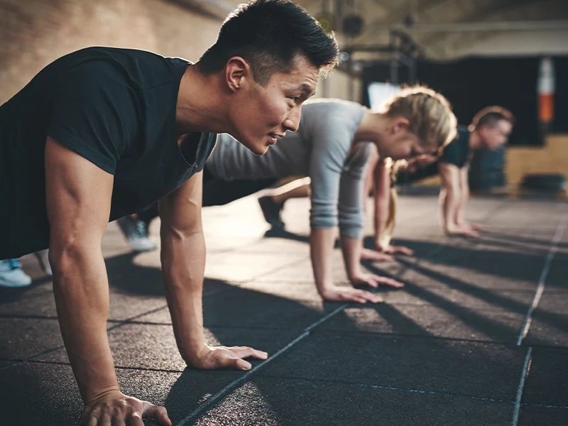 Hướng dẫn tập gym giảm cân cho nam giới nhanh và hiệu quả 5 Tập hít đất