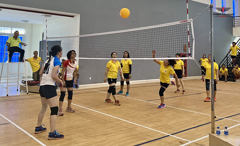 chiều cao lưới bóng chuyền hơi