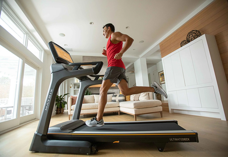 Tập thể dục với máy chạy bộ tại nhà 