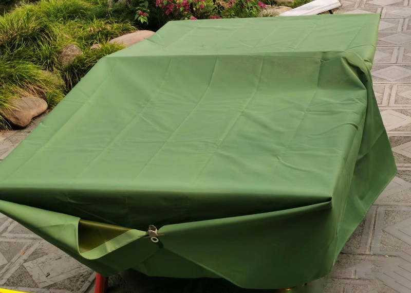 Dùng áo phủ bàn bóng bàn