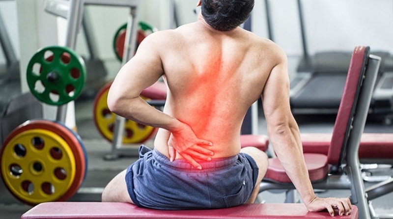 tại sao tập thể hình bị đau lưng